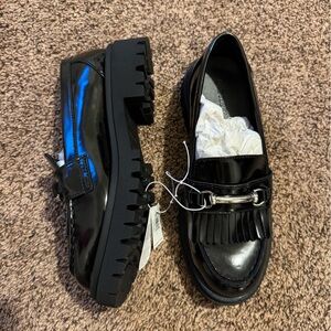 BRAND NEW Size 7 Old Navy chunky black dress shoe.